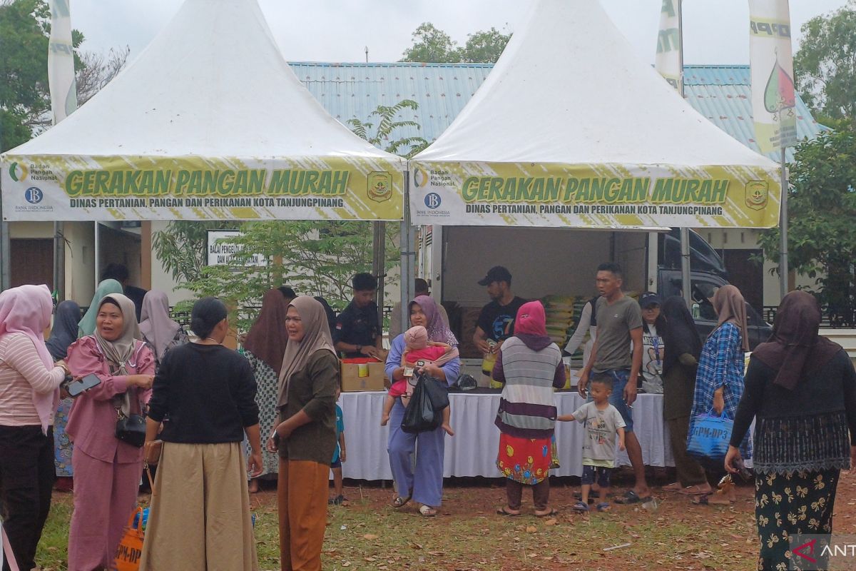 Bulog Tanjungpinang salurkan 1 ton beras dan 300 liter Minyakita 300 via GPM