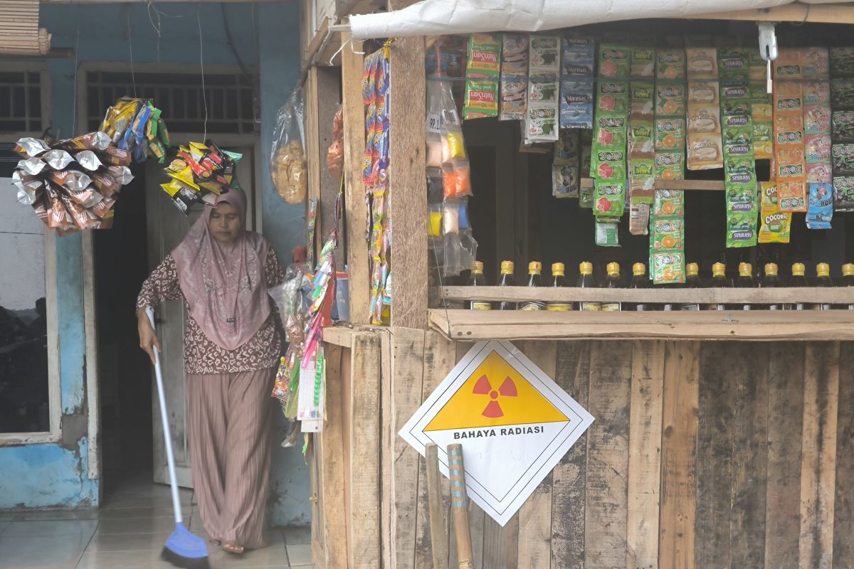 Warga Kampung Sadang memilih bertahan meski berada di zona radiasi
