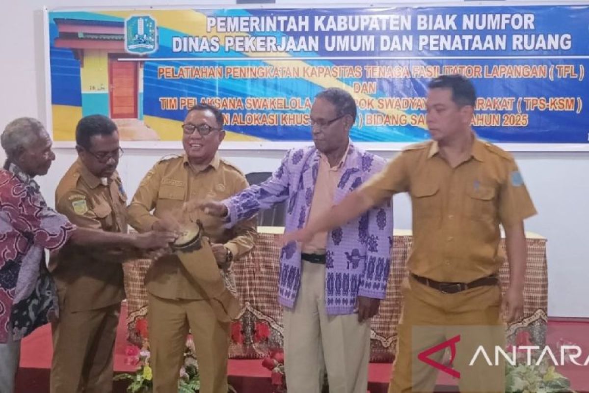 Pemkab Biak Numfor latih 24 tenaga pengawas lapangan proyek sanitasi orang asli Papua