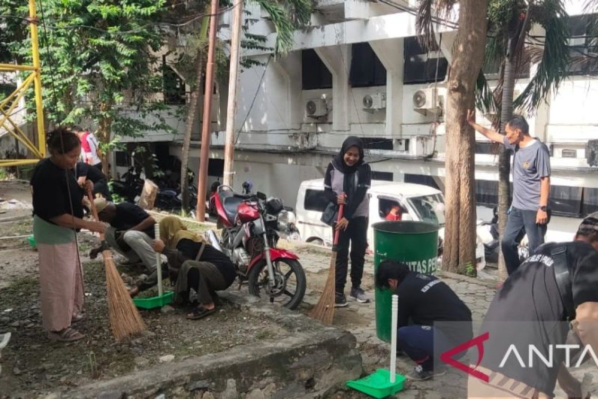 Bapas Palu gelar aksi bersih-bersih masjid, wujud nyata reintegrasi sosial