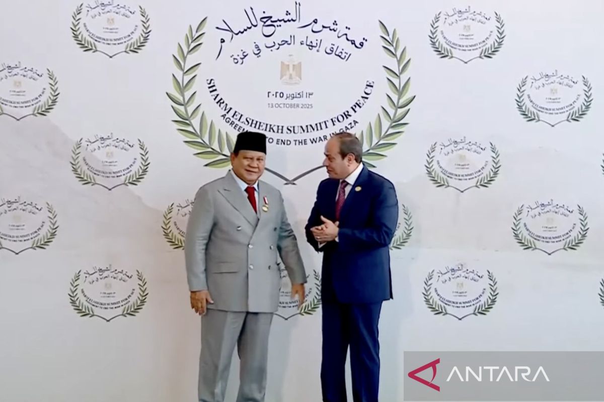Presiden Prabowo disambut Presiden Mesir setibanya di lokasi KTT Gaza