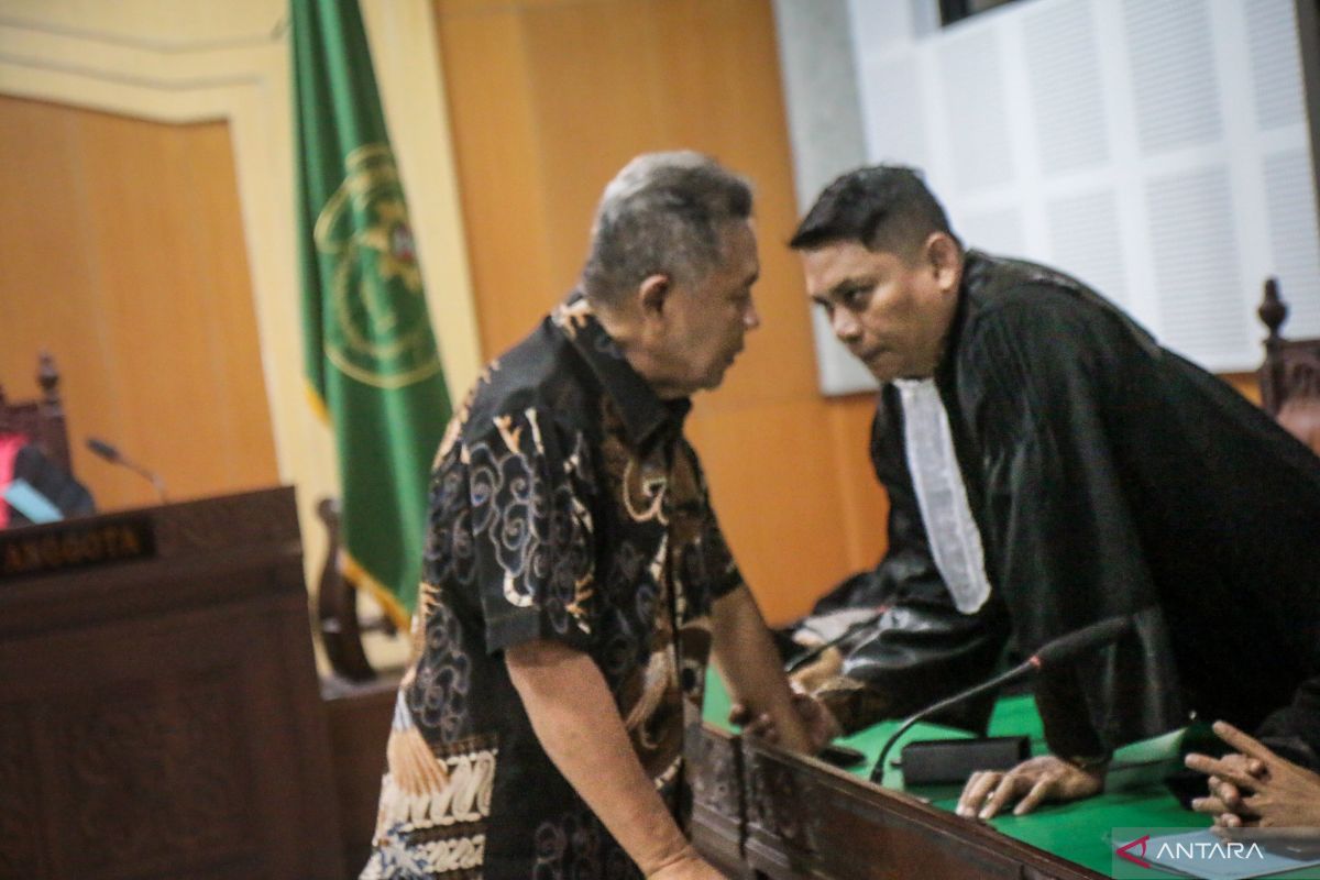 Korupsi LCC, Mantan Bupati Lombok Barat dihukum 6 tahun penjara