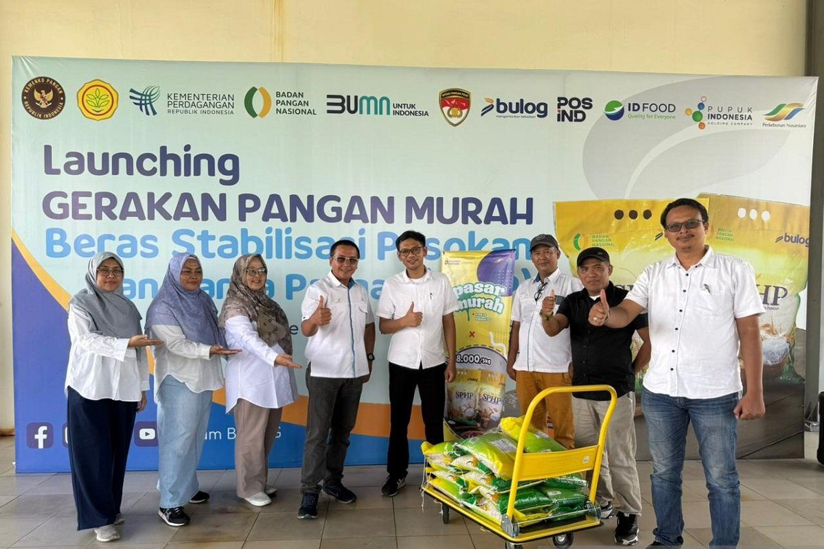PTPN IV Regional III Salurkan 32 Ton Beras Murah untuk Tekan Inflasi dan Bantu Warga