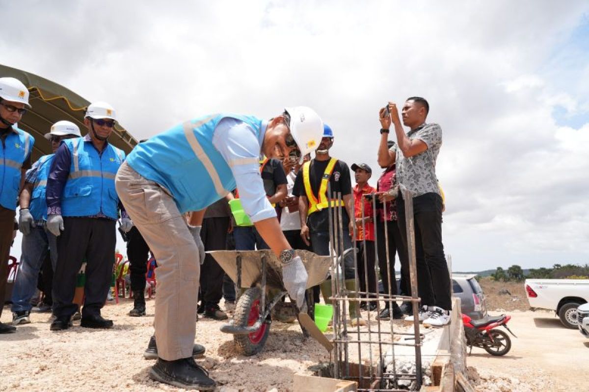 PLN NTT menambah pembangkit dukung Program Sarai Terang di Sabu Raijua