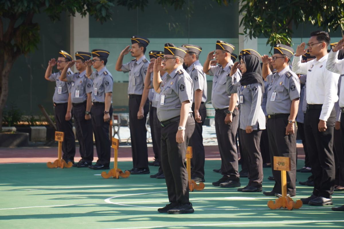 Kemenkum Jateng perkuat kebersamaan dan kedisiplinan melalui apel pagi