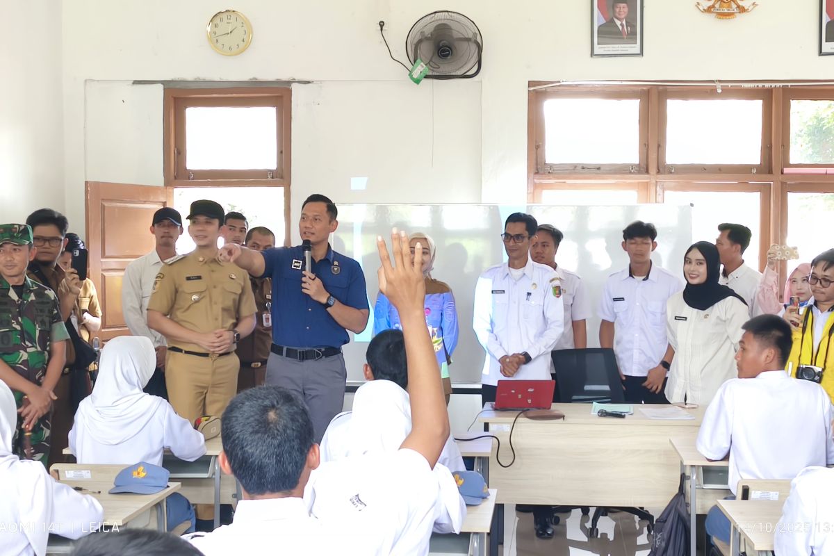 Kawal infrastruktur, AHY tinjau kegiatan Sekolah Rakyat di Lampung 