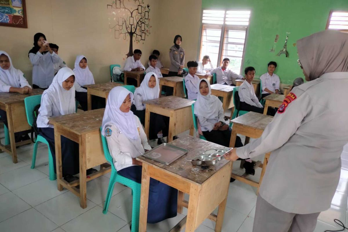 Polda Banten edukasi siswa penerima MBG kenali makanan aman dikonsumsi