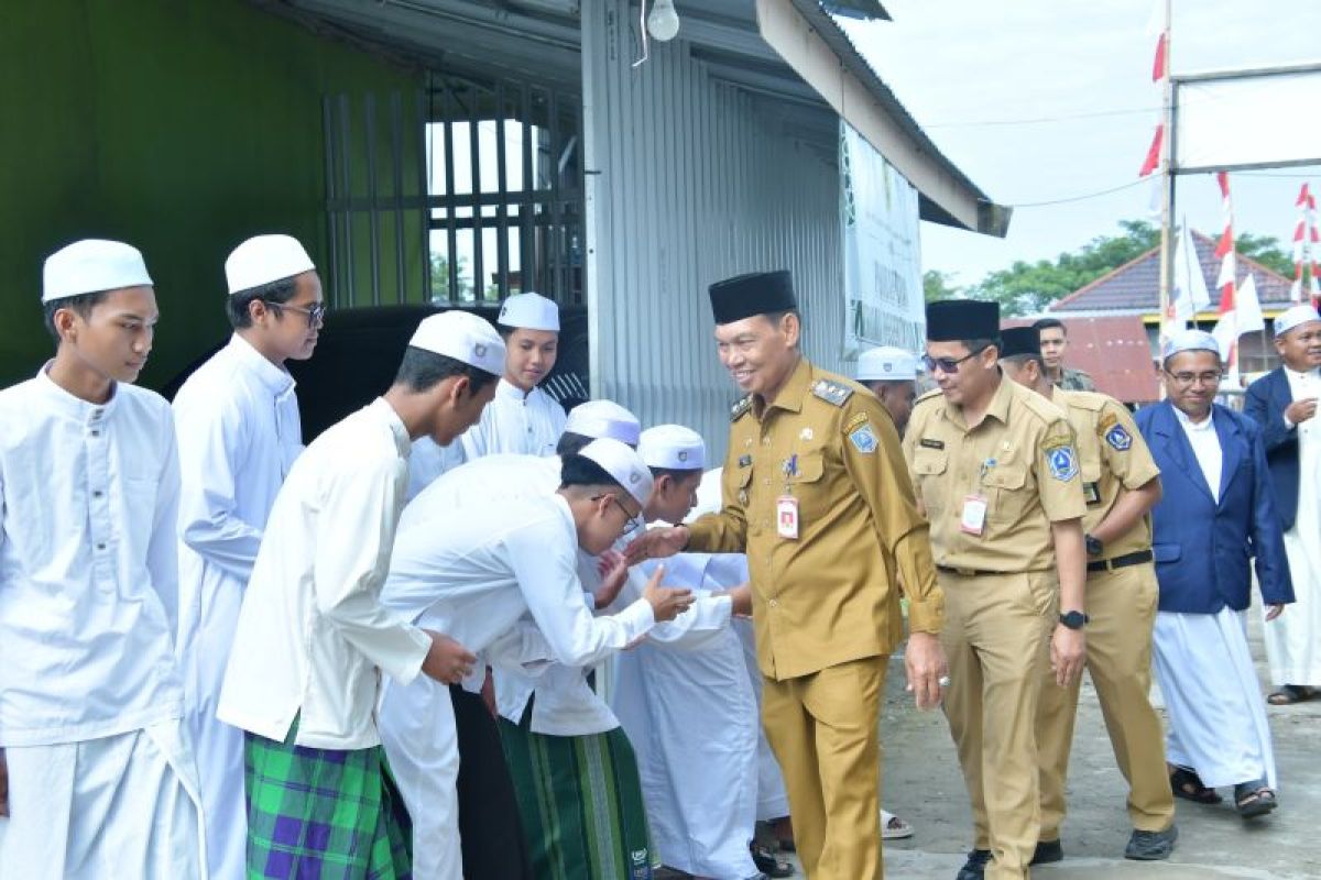 Pemkab HSS dukung eksistensi pesantren bentuk karakter dan akhlak bangsa