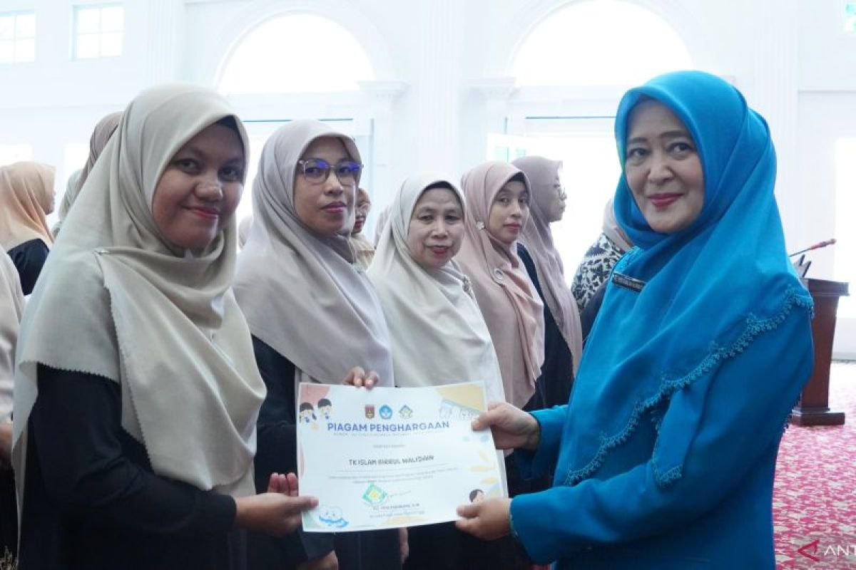 Kukuhkan Bunda PAUD dan Literasi, Pemkot Bukittinggi perkuat sinergi pendidikan sejak dini