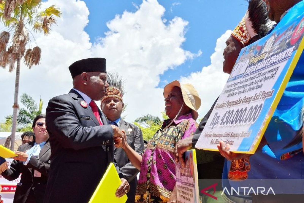Pemprov Papua Barat distribusikan 62,6 ton beras cadangan pangan