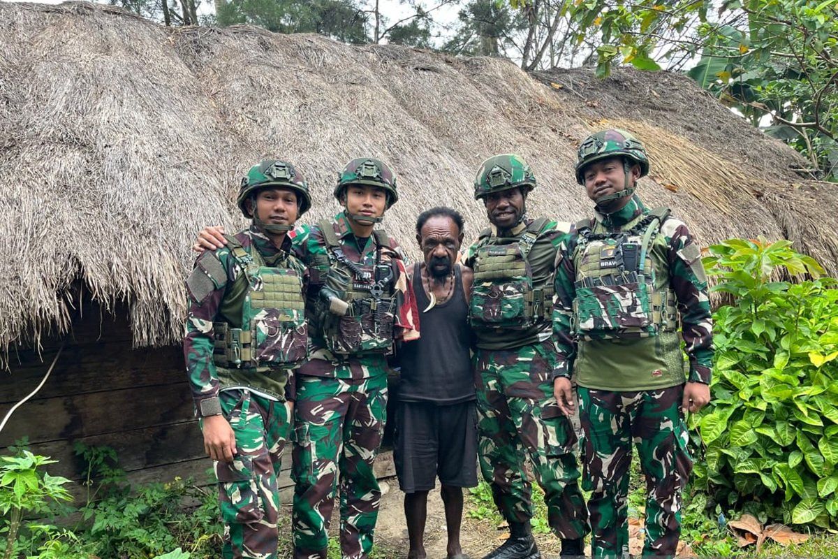 Satgas TNI Yonif 521/DY perkuat komsos di Yalimo mendeteksi gangguan keamanan