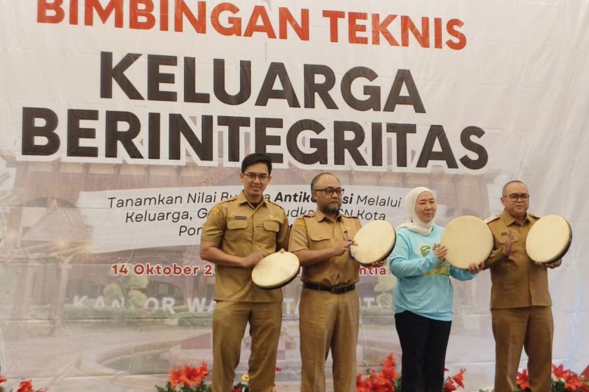 Bimtek Keluarga Berintegritas Pontianak sasar kepala SMP dan puskesmas beserta pasangan