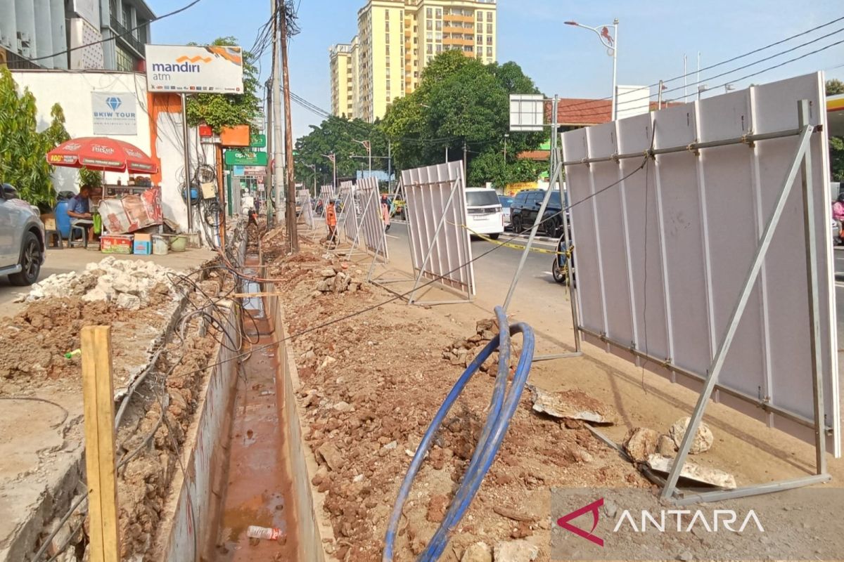 Proyek galian drainase Pos Pengumben Jakbar dikeluhkan warga