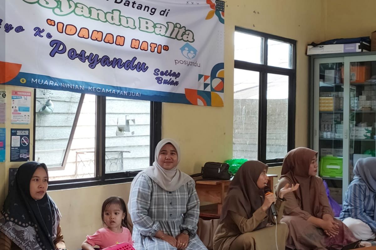 Rabyati, kader stunting Desa Sirap yang tak kenal lelah