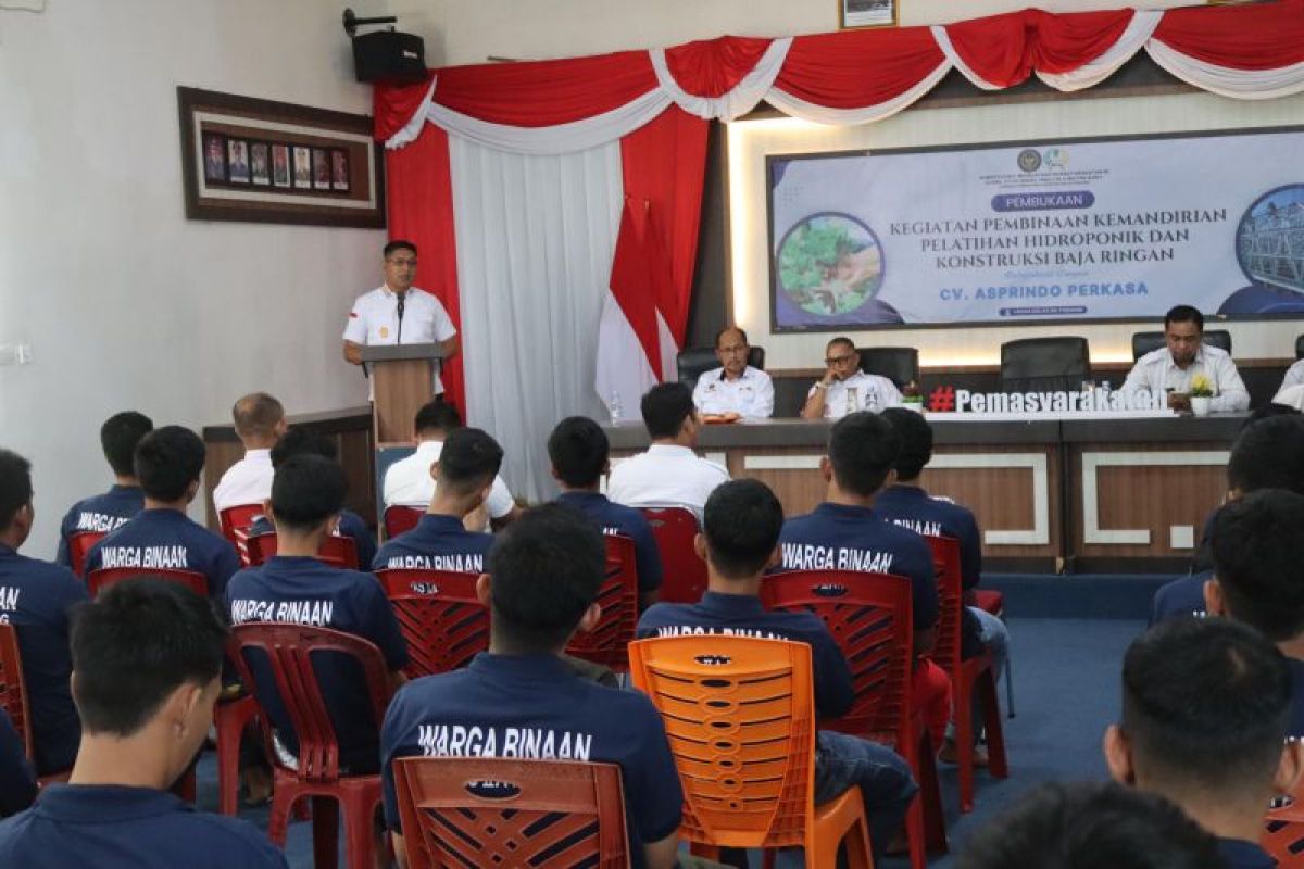 Lapas Padang latih narapidana kontruksi baja ringan