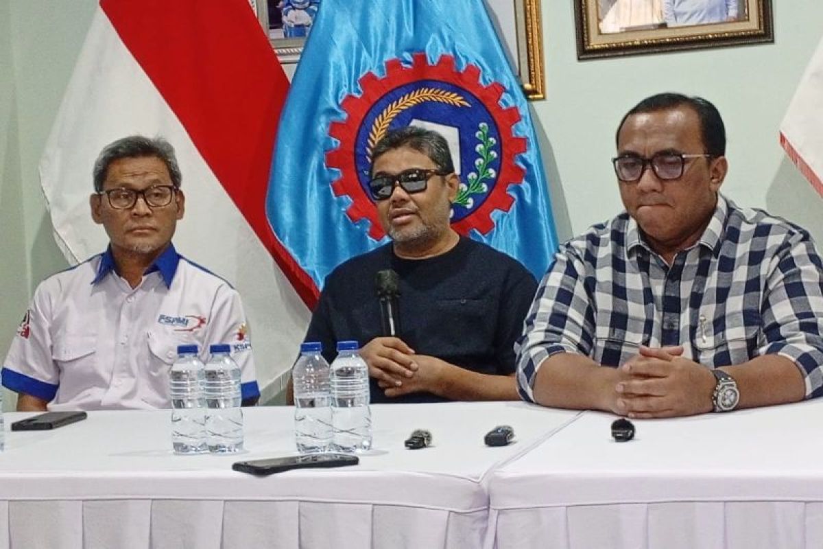 Puluhan ribu buruh gelar aksi pada Rabu terkait RUU Ketenagakerjaan