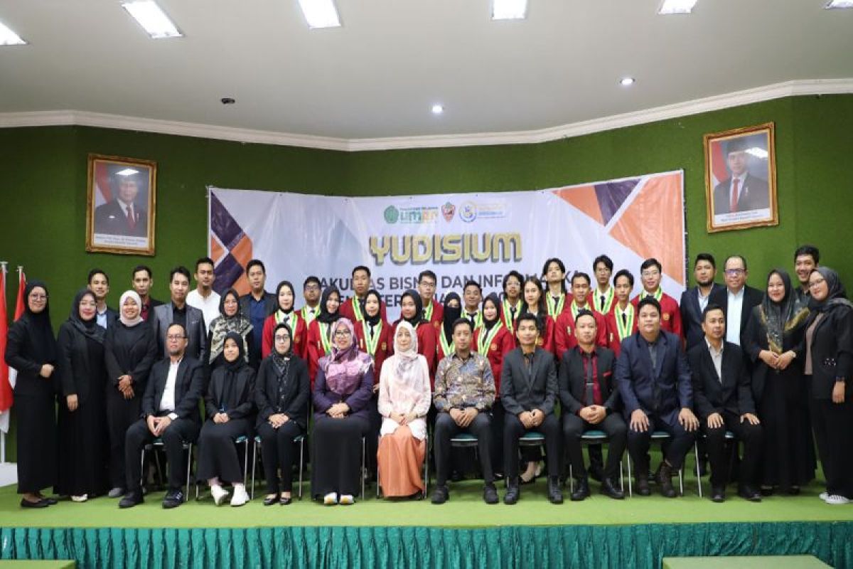 Gelar yudisium, lulusan FBI UMPR diingatkan pentingnya attitude