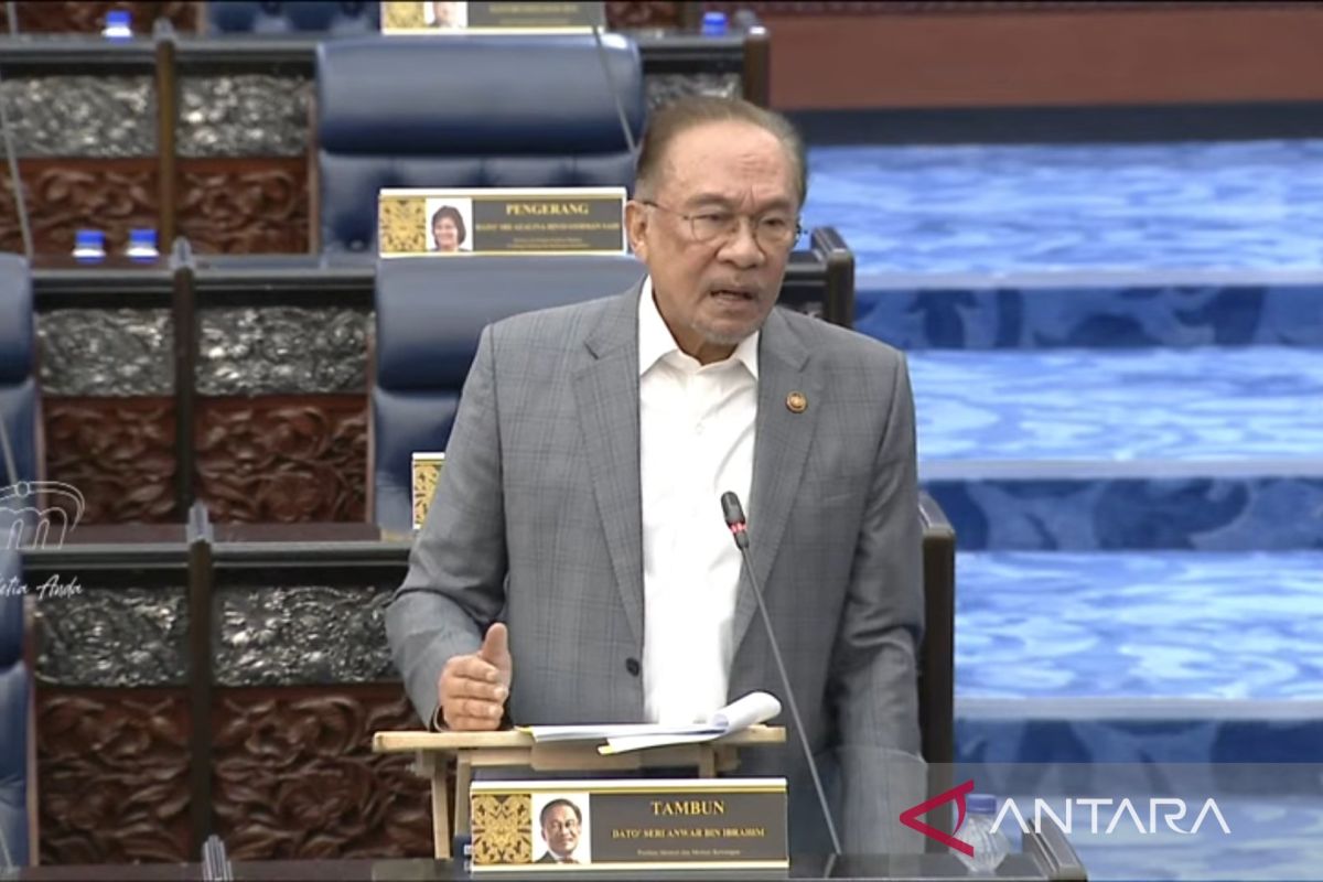 Anwar Ibrahim minta polisi tindak pengibar bendera Israel di Malaysia