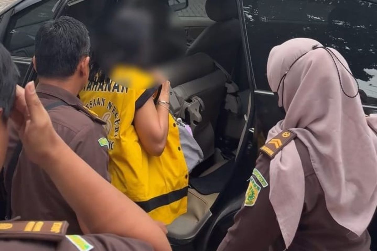 Jaksa Tulungagung tangkap buron penipuan saat nongkrong di kafe