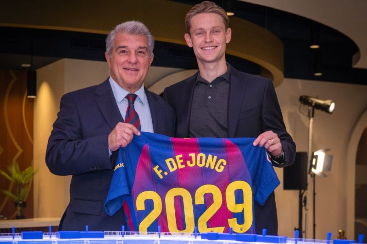 Frenkie de Jong resmi perpanjang kontrak di Barcelona hingga 2029