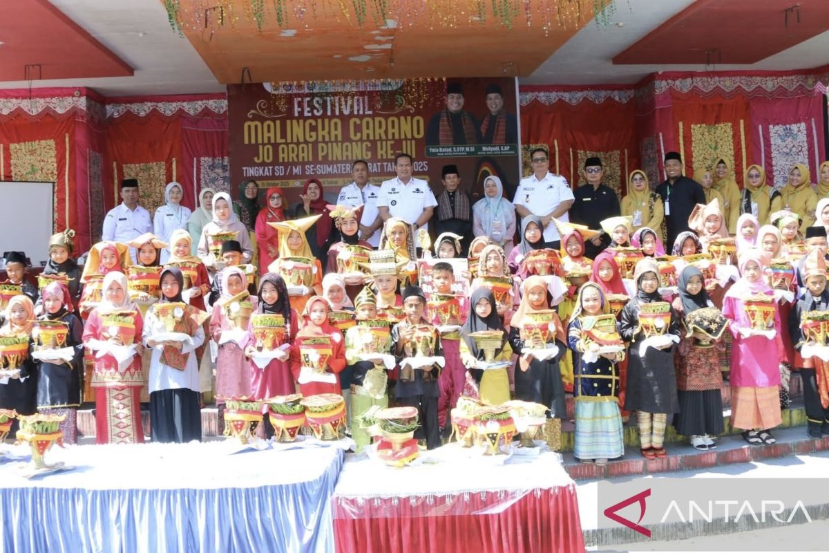 Pemkot Pariaman latih siswa SD 'Malingka Carano' guna pertahanan kebudayaan Minangkabau