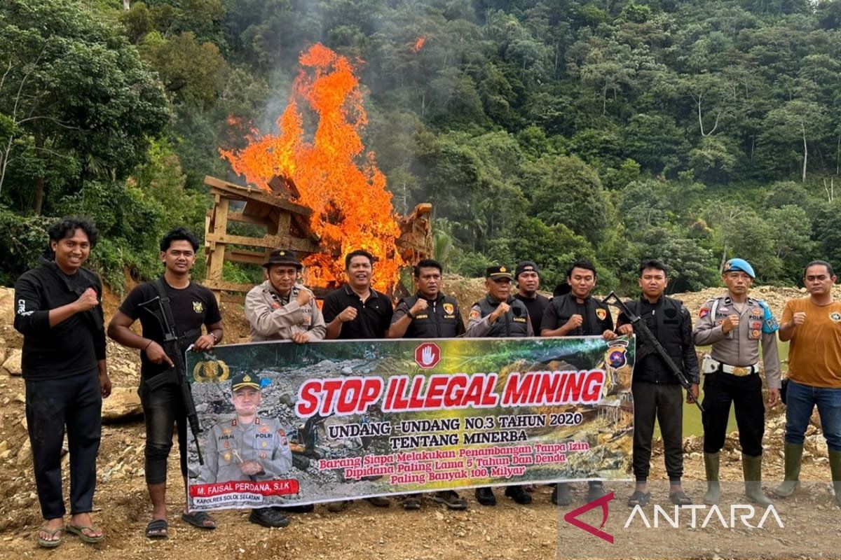 Satgas ilegal mining Polres Solok Selatan tertibkan PETI