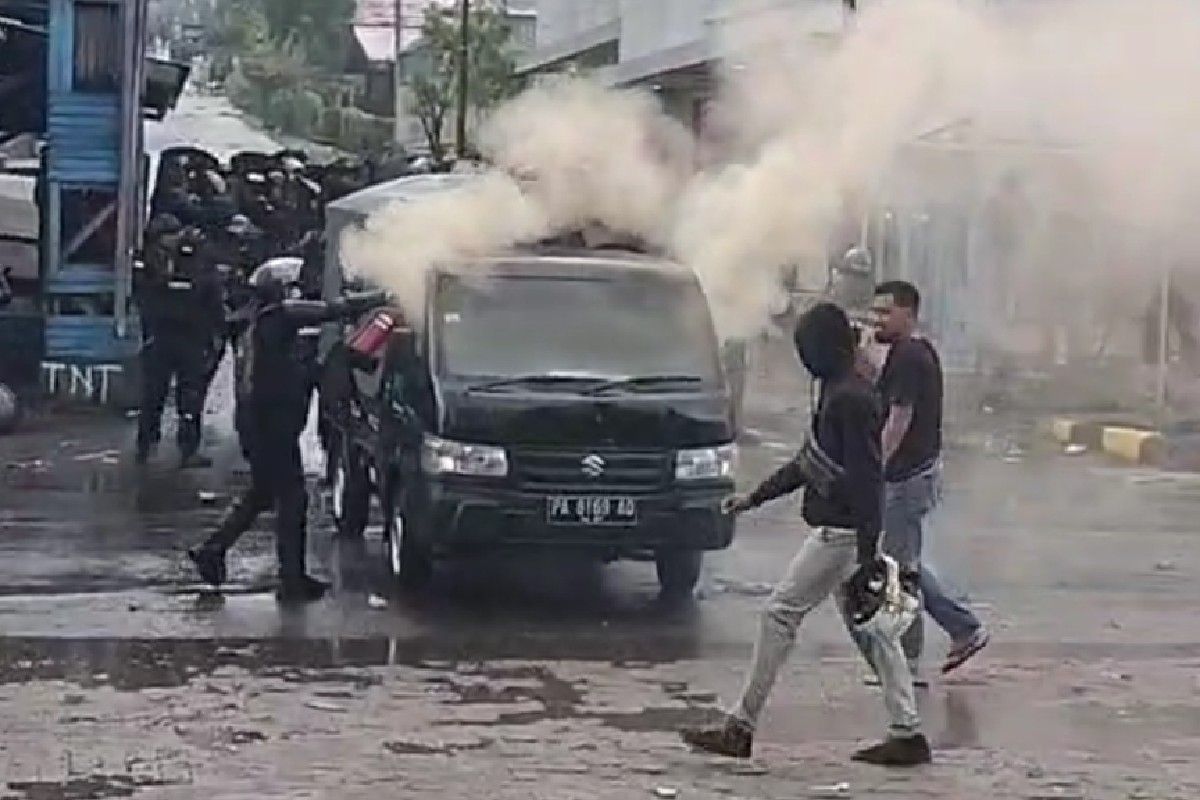 Demo anarkis di Abepura catat tiga orang luka dan kendaraan dirusak