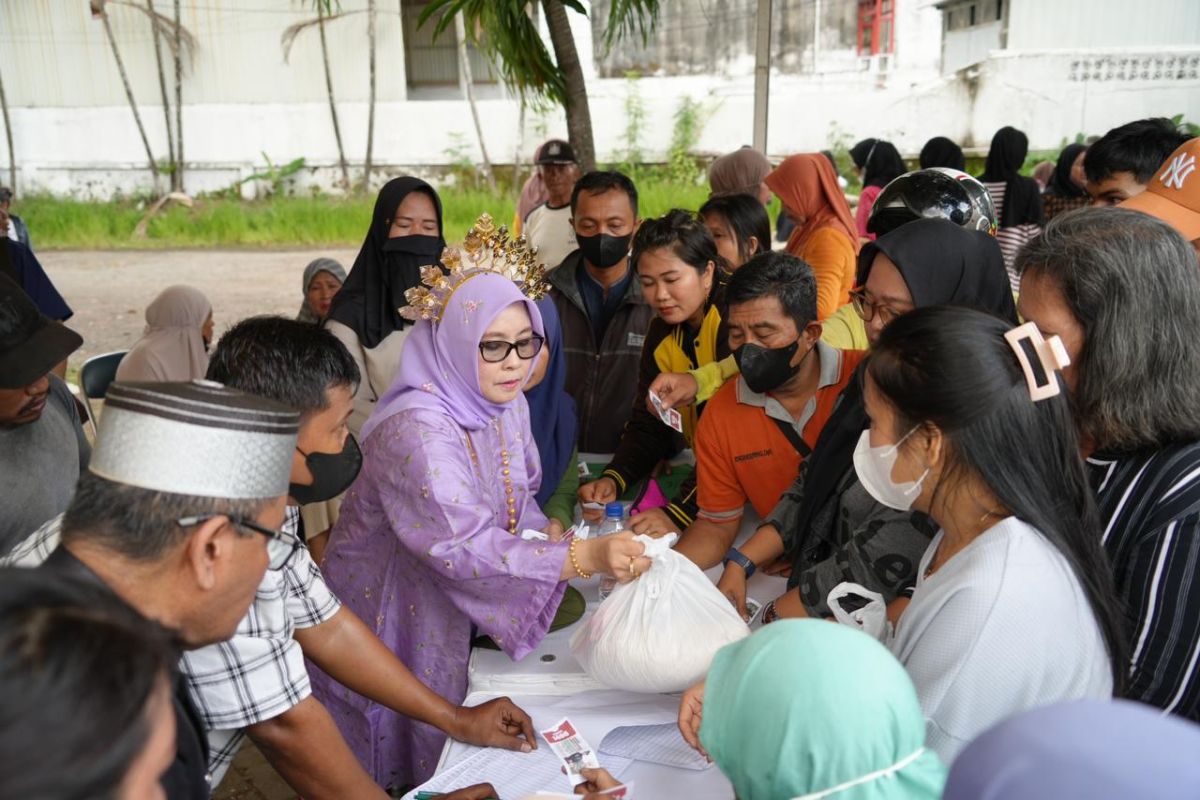 PLN ikut menyalurkan paket Rp356 di Pasar Murah Disnakertrans Sulsel
