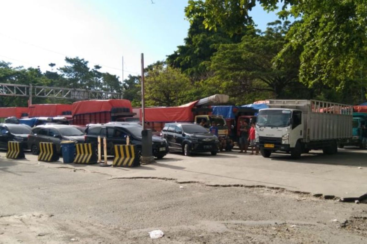 PT. ASDP Indonesia Ferry Ambon terapkan ekstra trip urai antrian di Pelabuhan Hunimua
