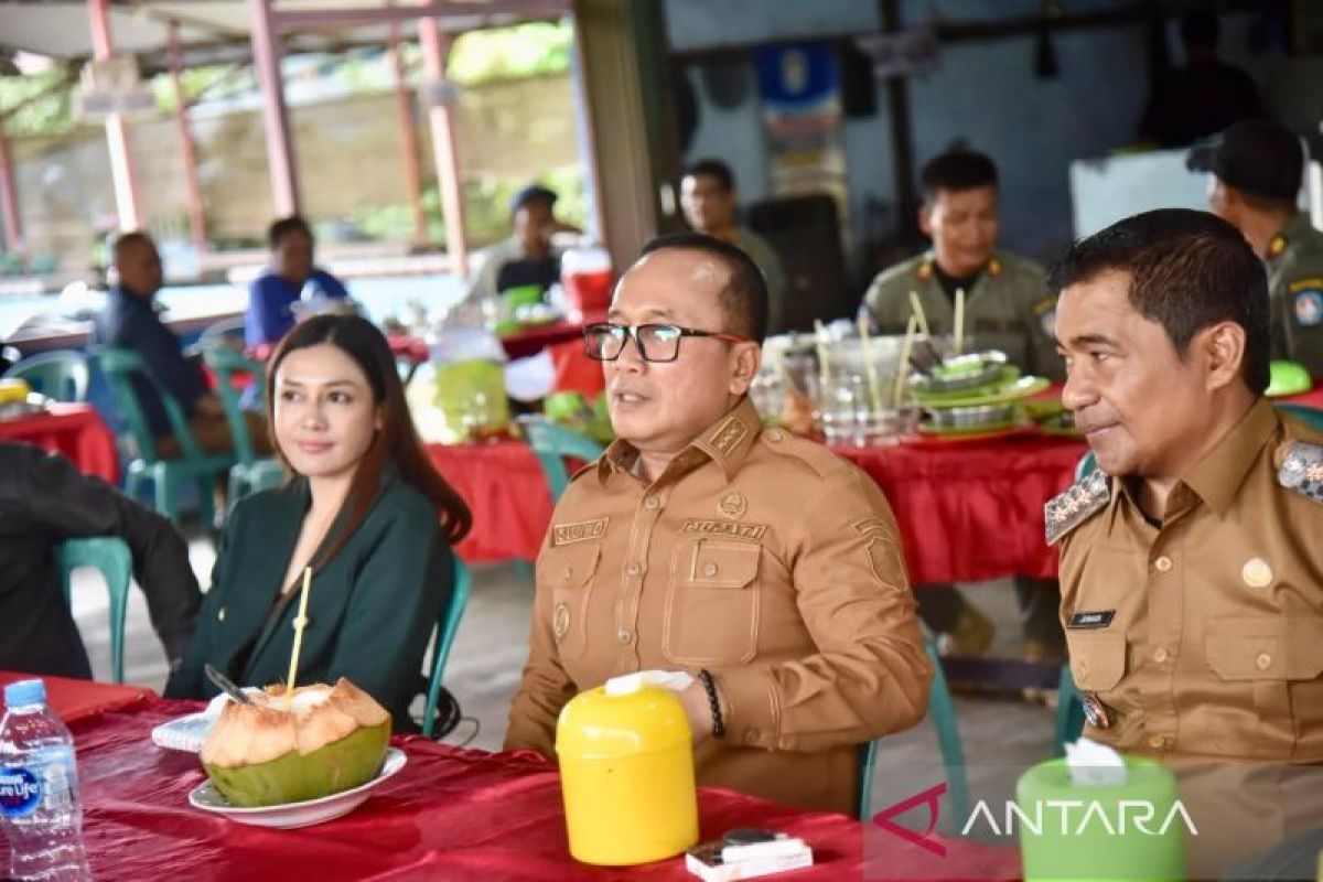 Bupati Kubu Raya pastikan jalan poros Sungai Kakap tuntas 2026