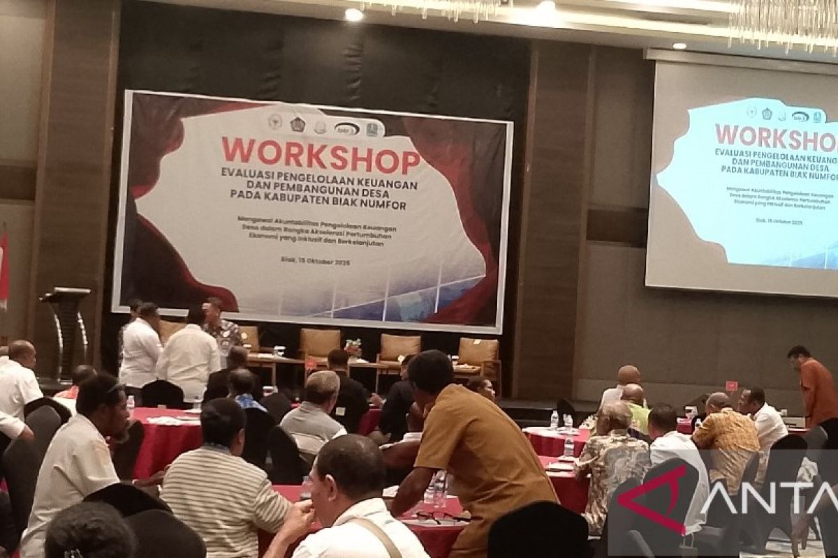 Bupati Biak Numfor sebut dana desa menjawab kebutuhan masyarakat