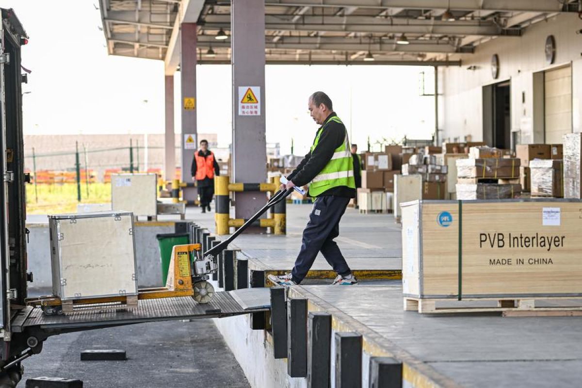 Beijing perkuat layanan penumpang-kargo dua bandara utama
