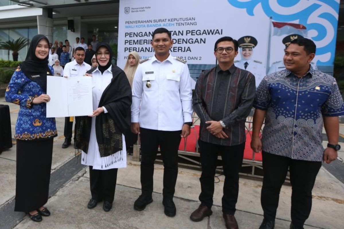 Serahkan SK 1.149 PPPK Banda Aceh, Illiza tuntut pegawai cakap digital