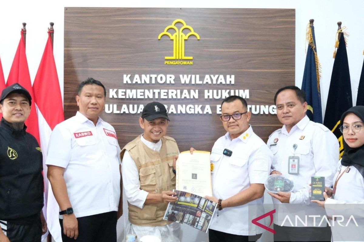 Kanwil Kemenkum Babel serahkan sertifikat merek jasa 