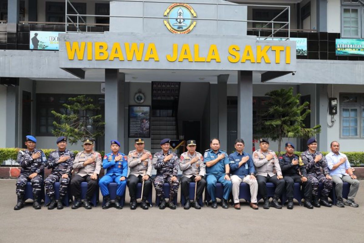 Pererat sinergi, Kapolda Banten silaturahmi ke Lanal Banten