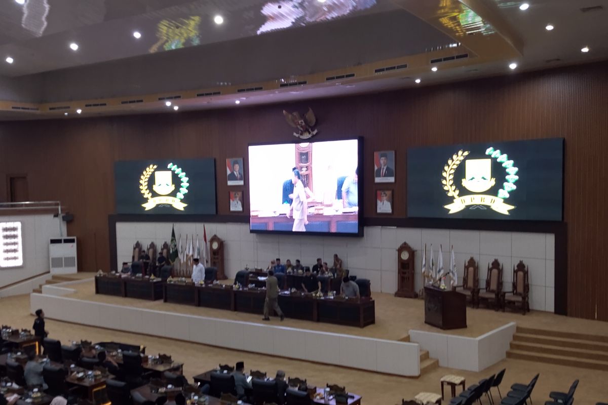 9 Fraksi DPRD Banten sampaikan pemandangan umum Raperda PT Jamkrida