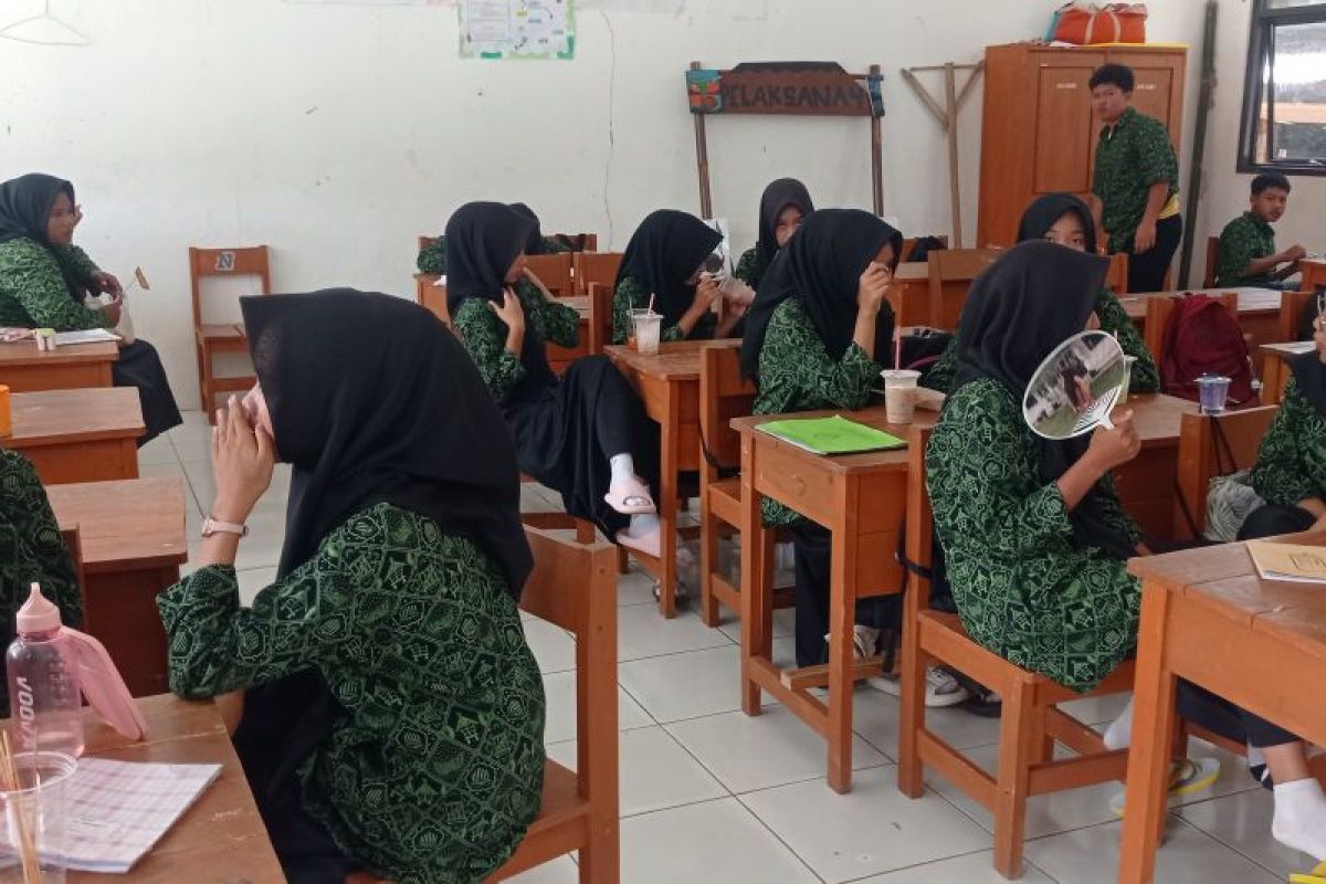 Siswa SMAN 1 Cimarga mulai masuk sekolah setelah mogok
