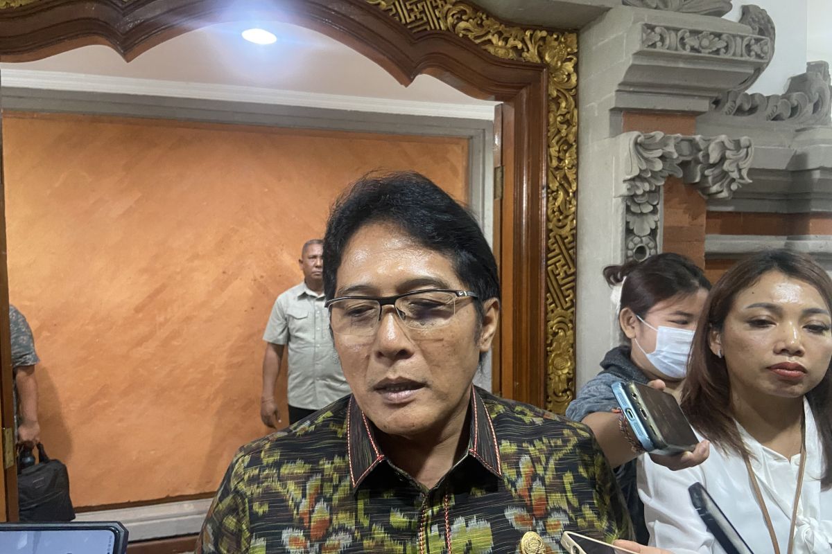 Giri Prasta sebut sah saja pesisir Pantai Tanjung Benoa disewakan