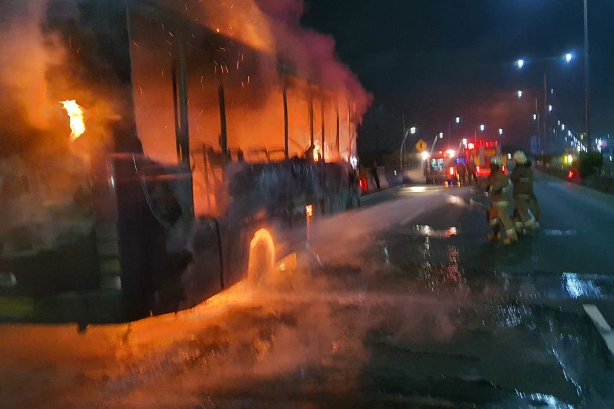 Bus terbakar di tol dalam kota Kelapa Gading