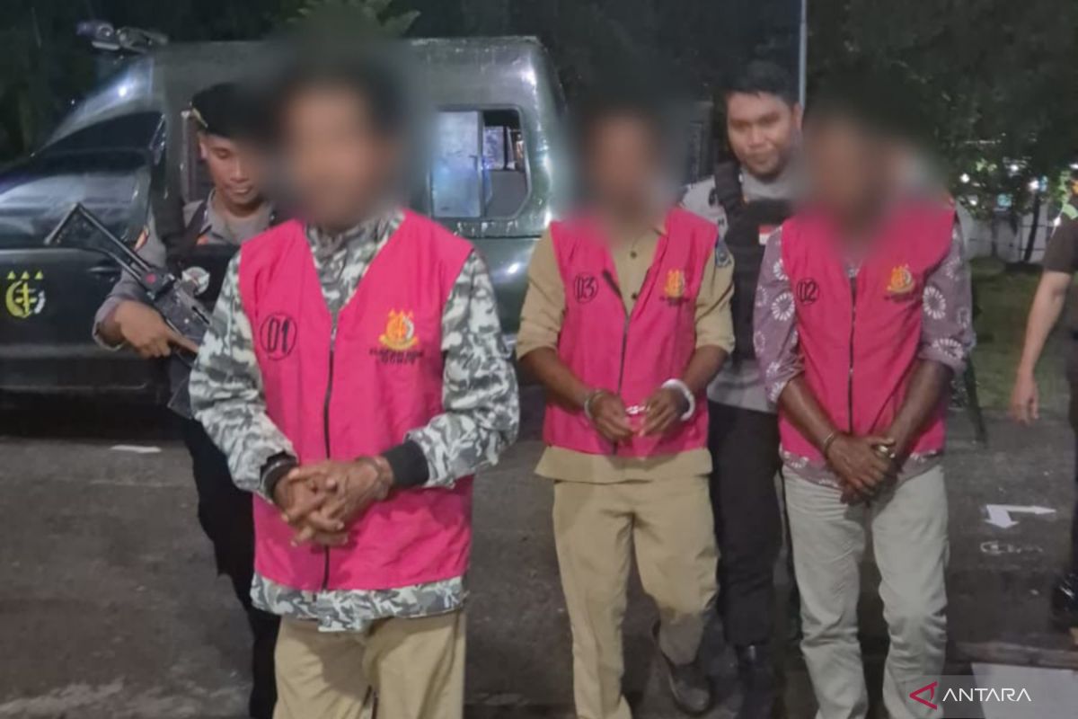 Kejari Dompu tahan tiga tersangka korupsi dana desa di Jambu