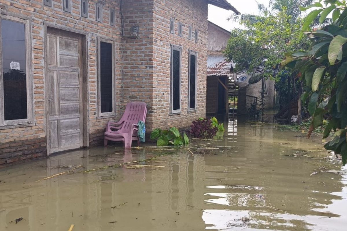 1.203 rumah terendam banjir di Sergai, warga mulai mengungsi