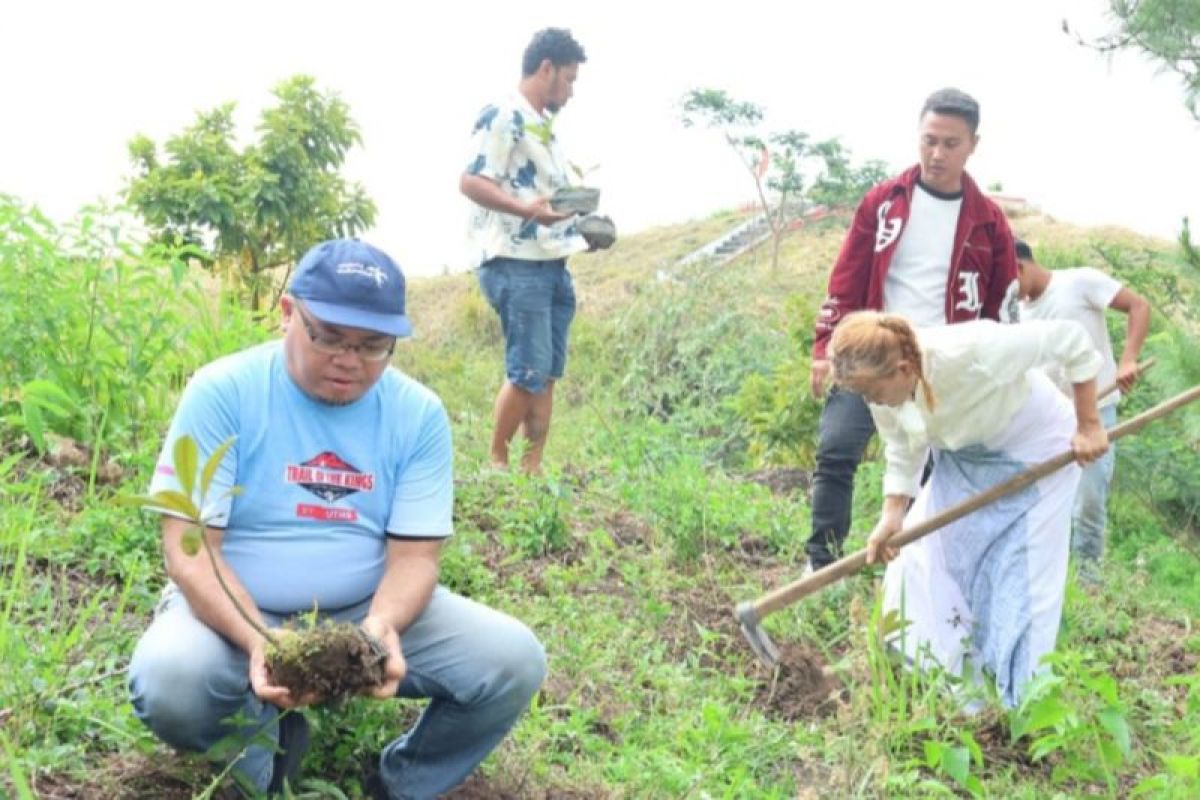 1.000 pohon ditanam di Ruma Hela, Samosir, Jelang Trail of The Kings -- Lake Toba by UTMB 2025