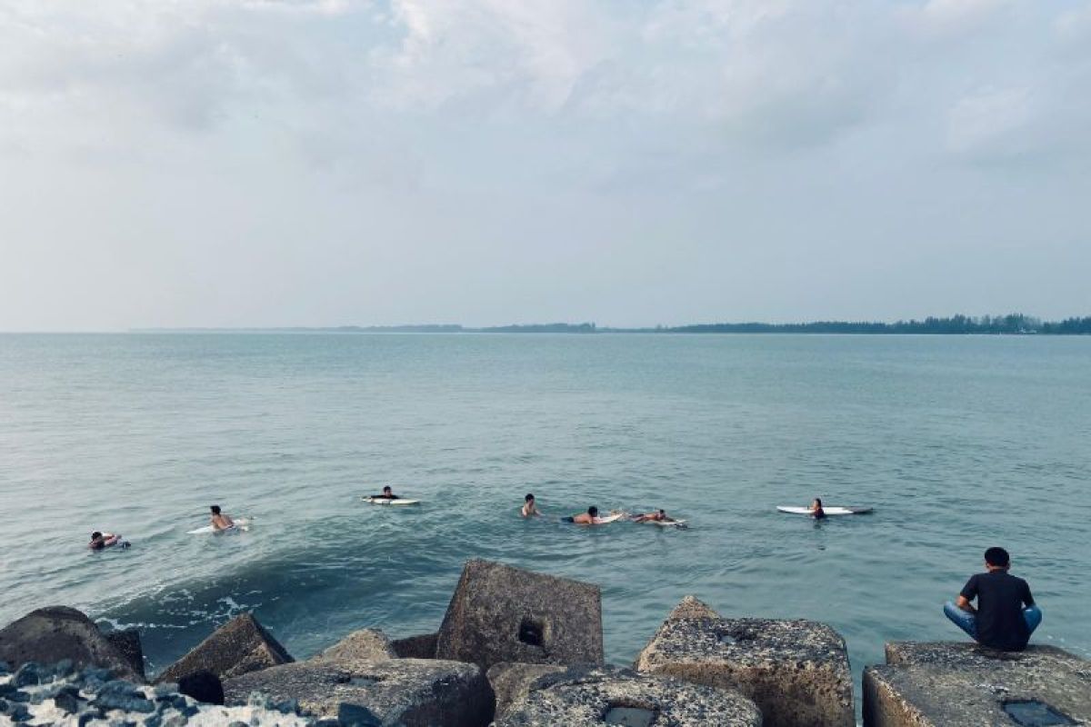 Burung, batu, dan sunset: pengalaman unik di Pantai Batu Tahu Bengkulu
