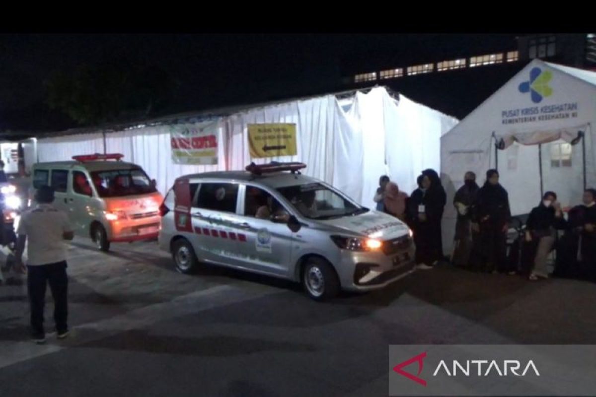 Malaikat-malaikat kecil itu terbang dengan senyum terkembang