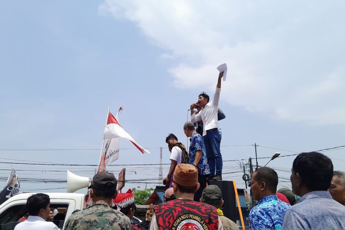 Tolak truk ODOL melintas, ratusan warga Kramatwatu Serang demo