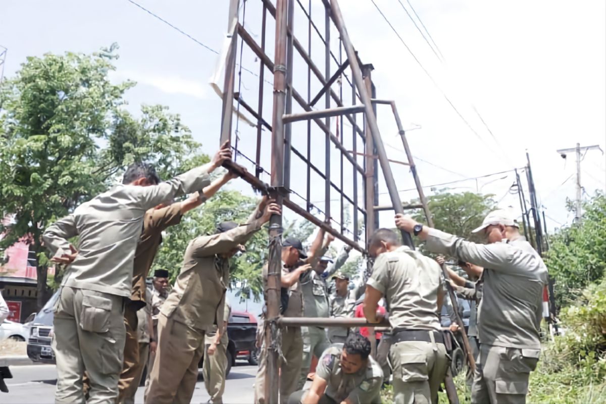 Pemkab Aceh Besar minta pengusaha reklame urus izin