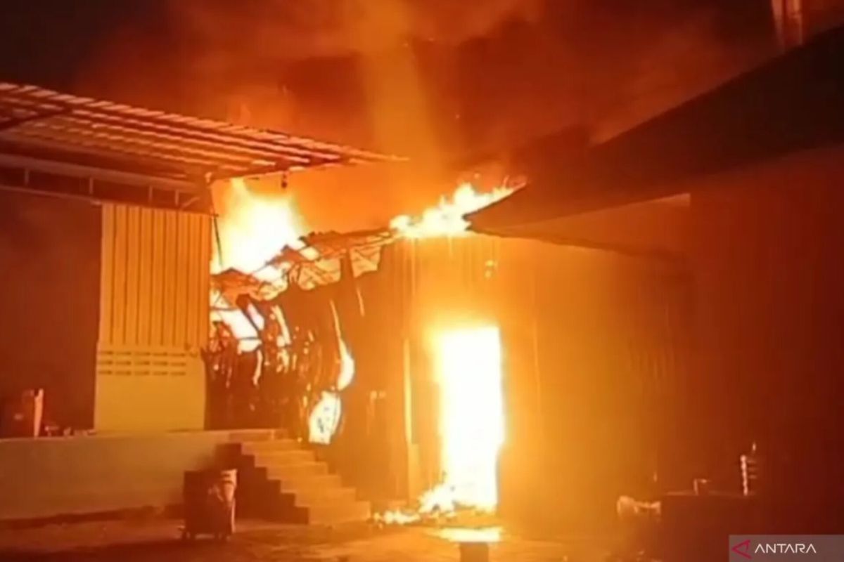 Kerugian akibat kebakaran gudang ekspedisi di Cakung capai Rp500 juta