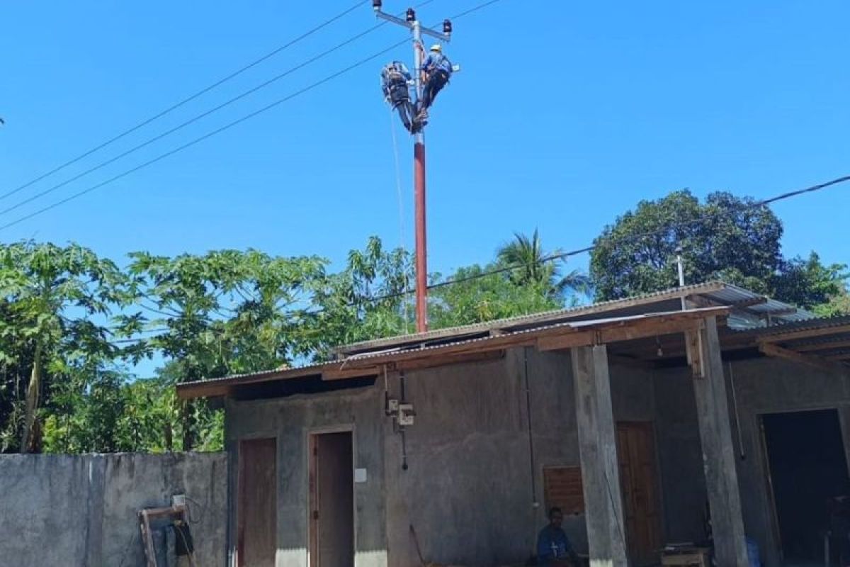Pemerintah membantu layanan listrik gratis untuk 86 KK di Sumba Barat Daya