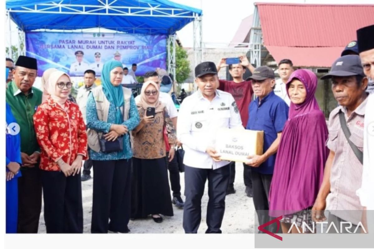 Galeri foto - Gubernur Riau tinjau pasar murah di Bengkalis