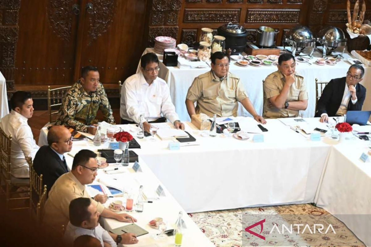 Presiden Prabowo gelar ratas STEM di kediaman Kertanegara
